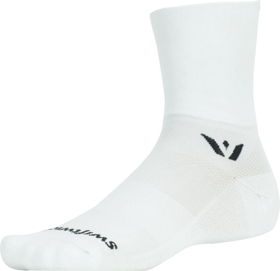 Calcetines Swiftwick Aspire Quarter Crew - 10 cm, blancos, extragrandes