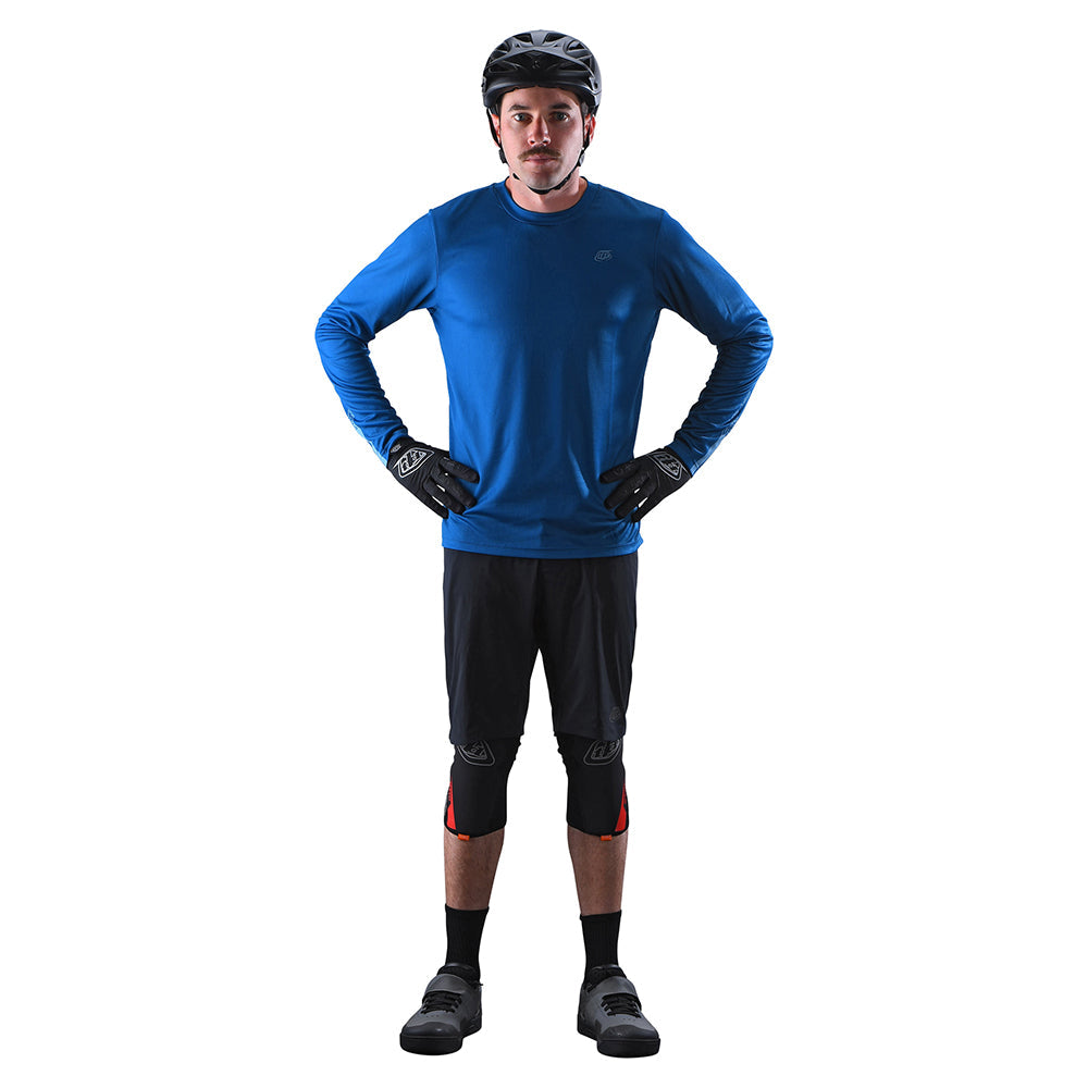 Flowline Shifty Short Shell Solid Black