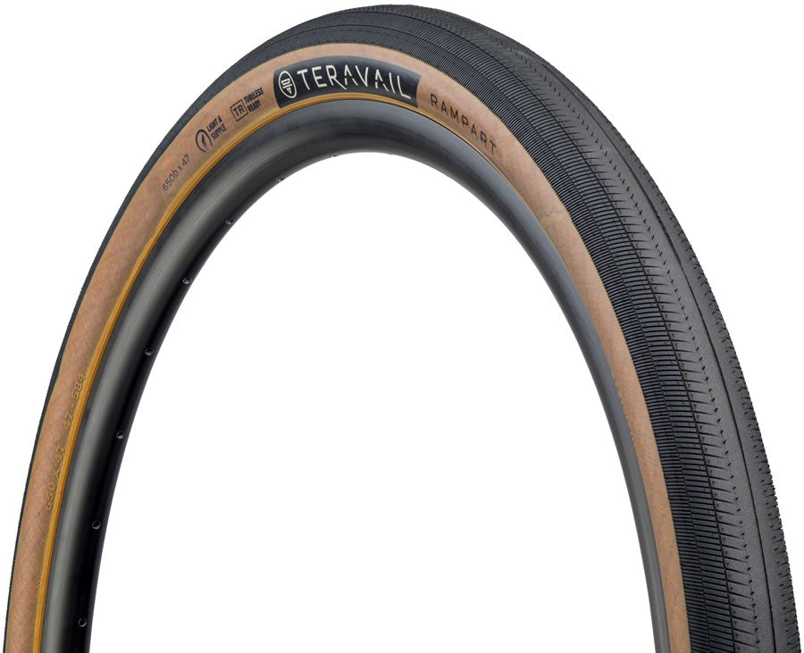 Neumático Teravail Rampart - 650b x 47 Tubeless Plegable Color tostado Compuesto ligero, flexible y rápido