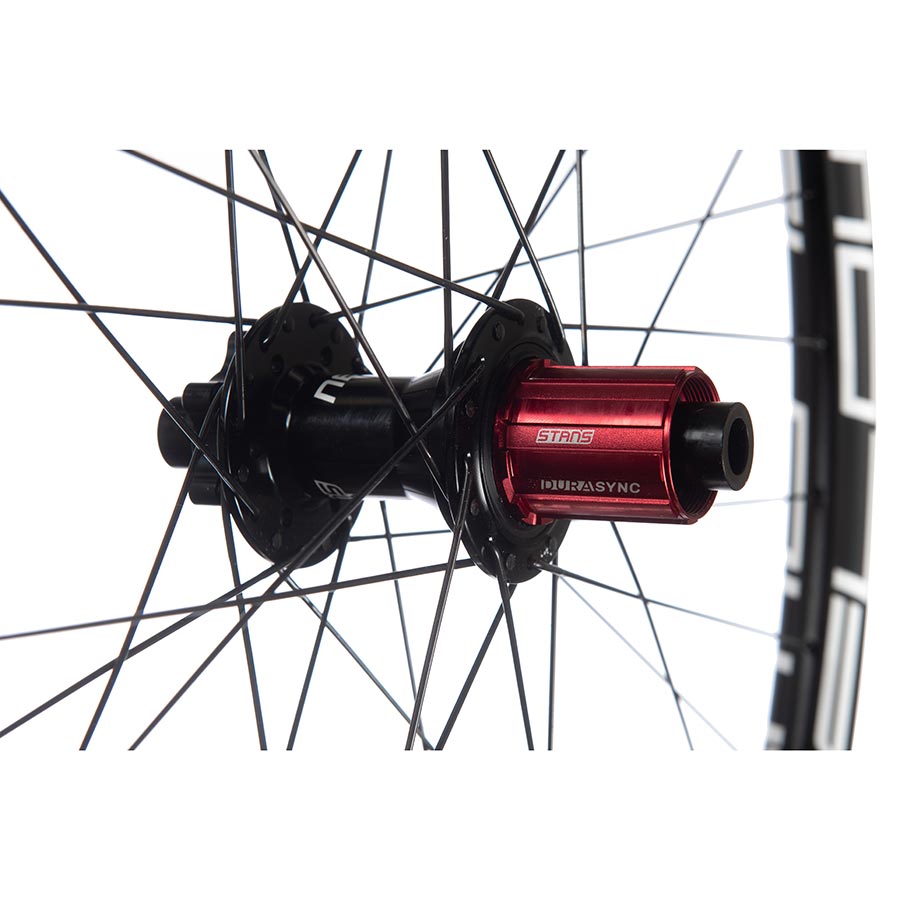 Rueda trasera Stans No Tubes Flow EX3 27,5 / 584 Orificios: 32 12 mm TA 157 mm Disco IS 6 tornillos SRAM XD-R
