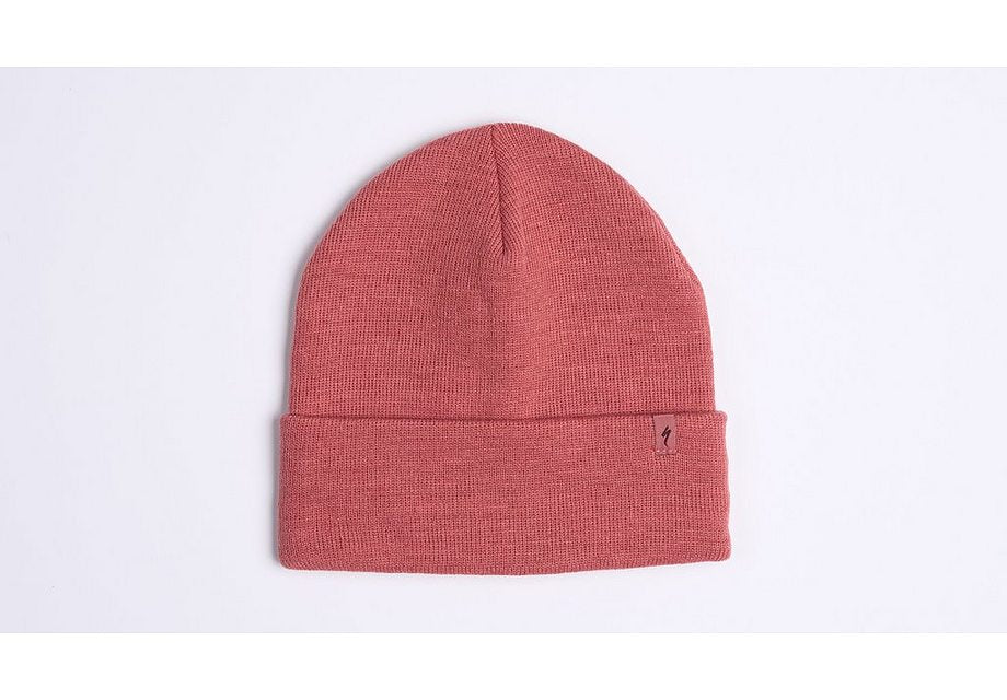 Gorro de punto acanalado con logo S de Specialized en color rosa polvoriento OSFA