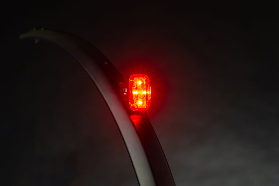 Luz trasera para bicicleta eléctrica Lezyne con soporte para guardabarros - 11 lúmenes STVZO, color negro