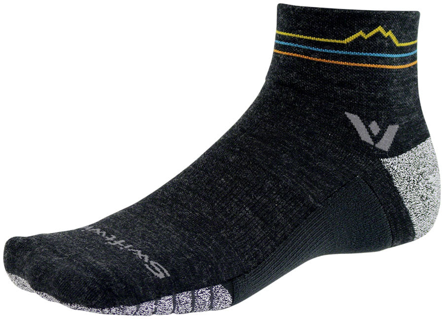 Calcetines Swiftwick Flite XT Trail Quarter Crew - 4" (10 cm), color carbón, tamaño pequeño