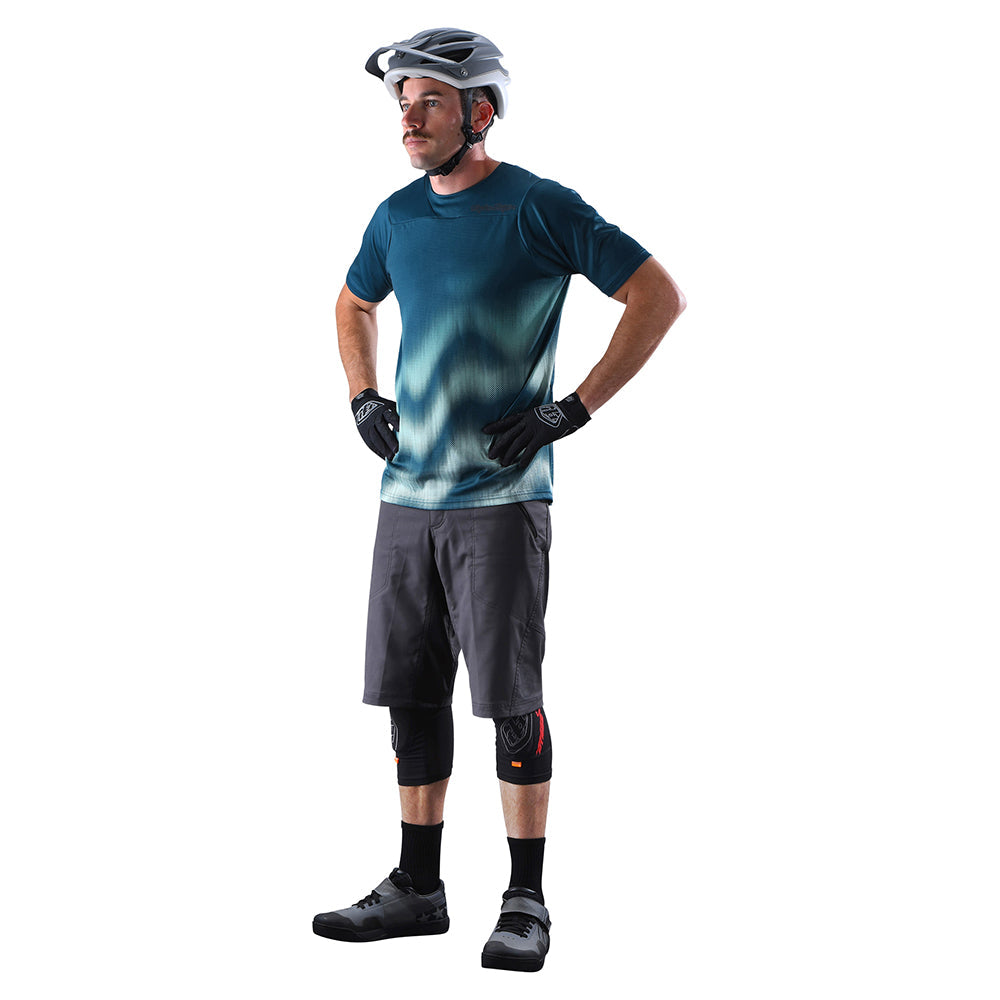 Skyline Short W/Liner Solid Iron